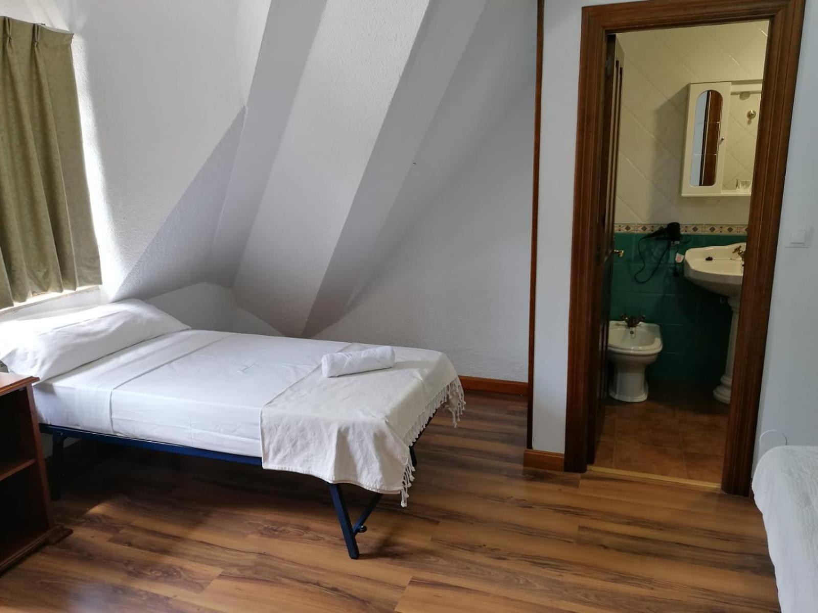 Hello Astur Green Bimenes Luaran gambar